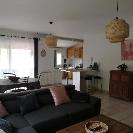 Superbe Appartement De 90M2 A Uzes Super Equipe Avec Garage Et Grand Parking Privatif Exteriör bild