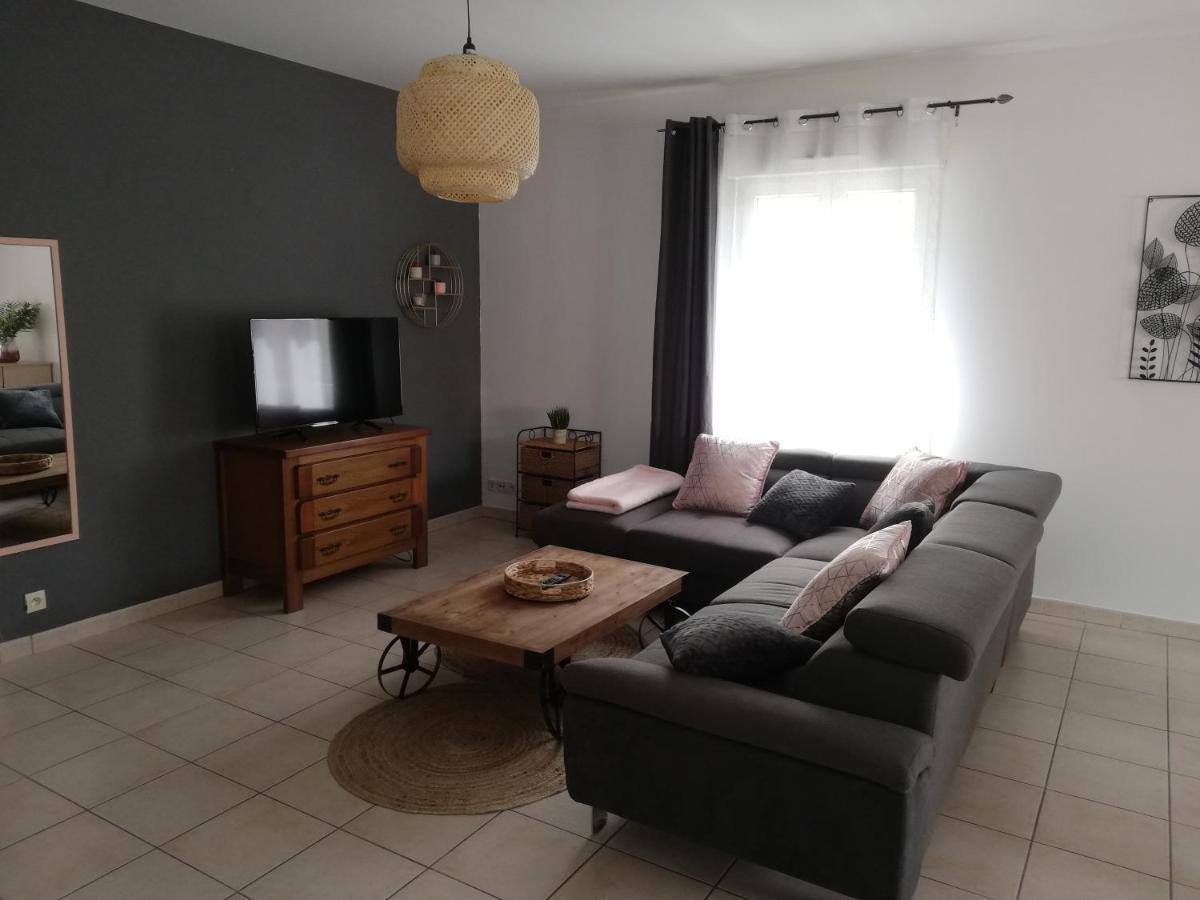 Superbe Appartement De 90M2 A Uzes Super Equipe Avec Garage Et Grand Parking Privatif Exteriör bild