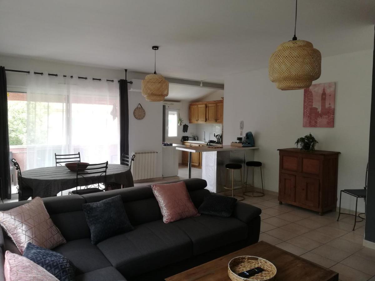Superbe Appartement De 90M2 A Uzes Super Equipe Avec Garage Et Grand Parking Privatif Exteriör bild